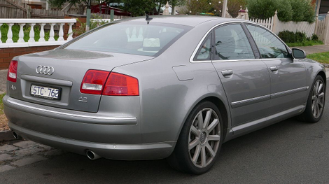 Illustration for article titled Room-temp take: The E65 has aged way better than the W220